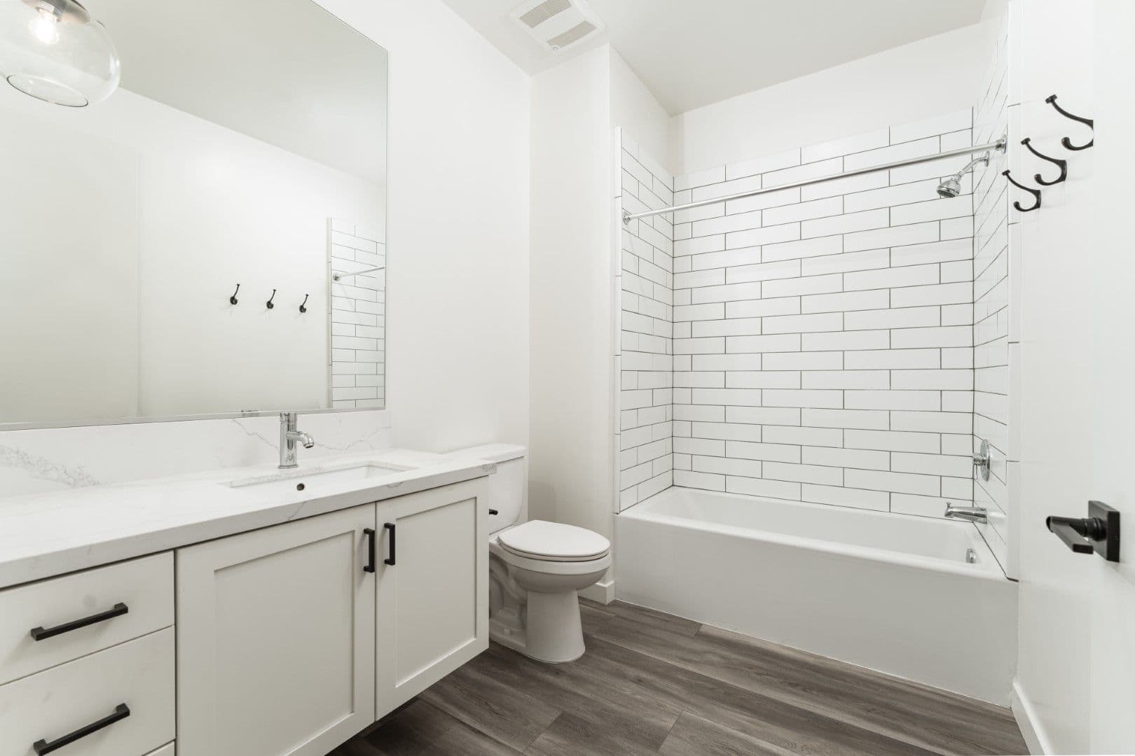 Santa Barbara Apartment: 835 E. Canon Perdido Street