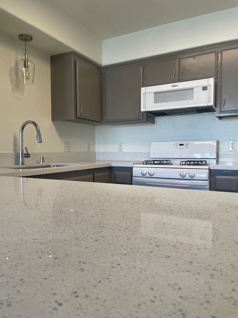 Bakersfield Apartment: 1100 Mondavi Way