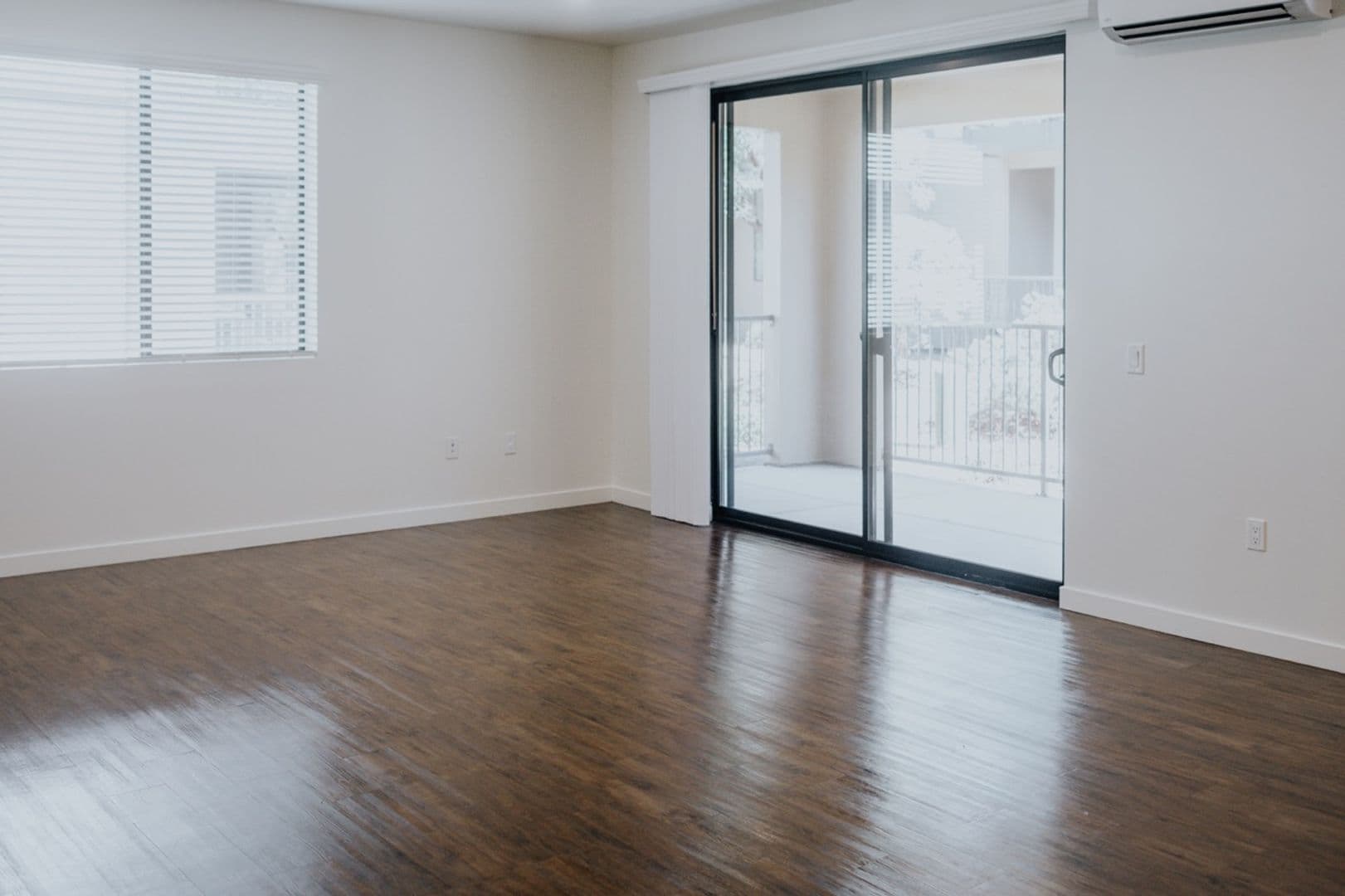 Bakersfield Apartment: 11325 Park Square Drive