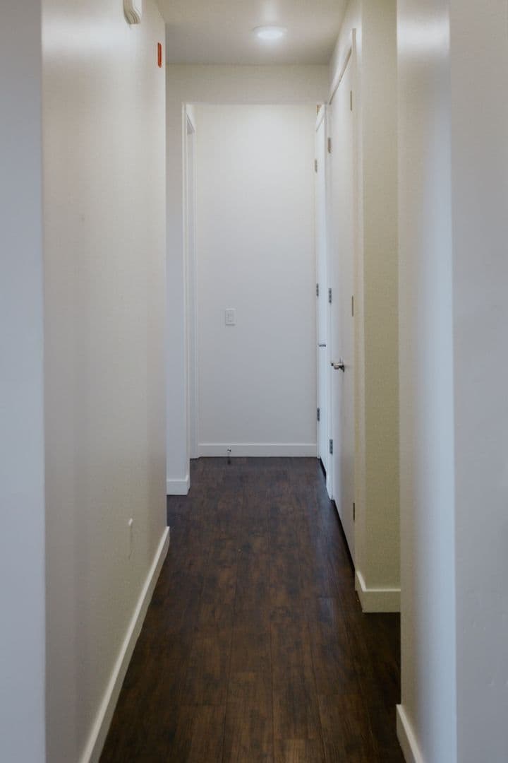 Bakersfield Apartment: 11325 Park Square Drive