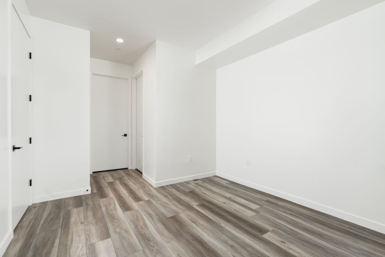 Santa Barbara Apartment: 835 E. Canon Perdido Street