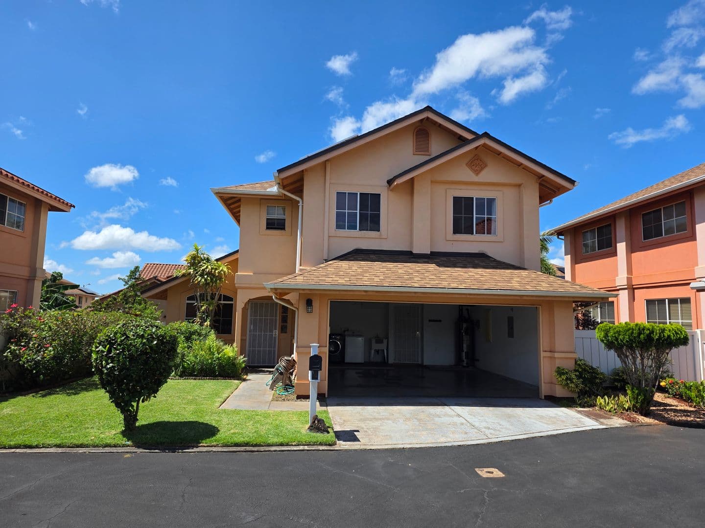 Waipahu House: 94-205A Huewai Pl