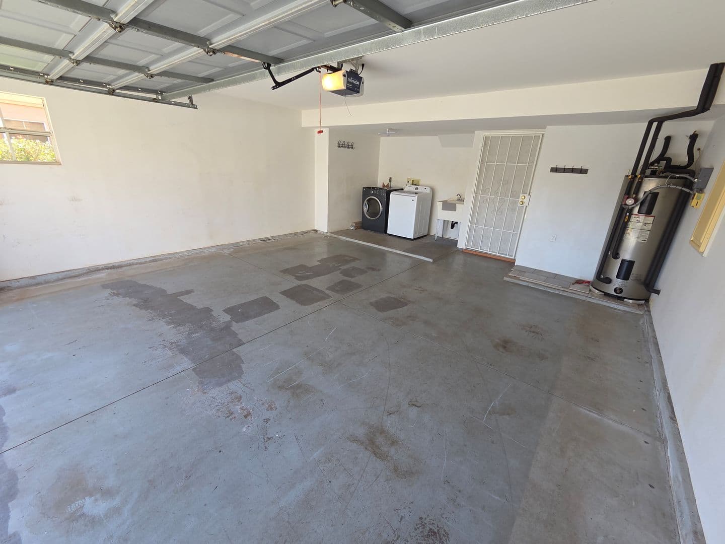 Waipahu House: 94-205A Huewai Pl
