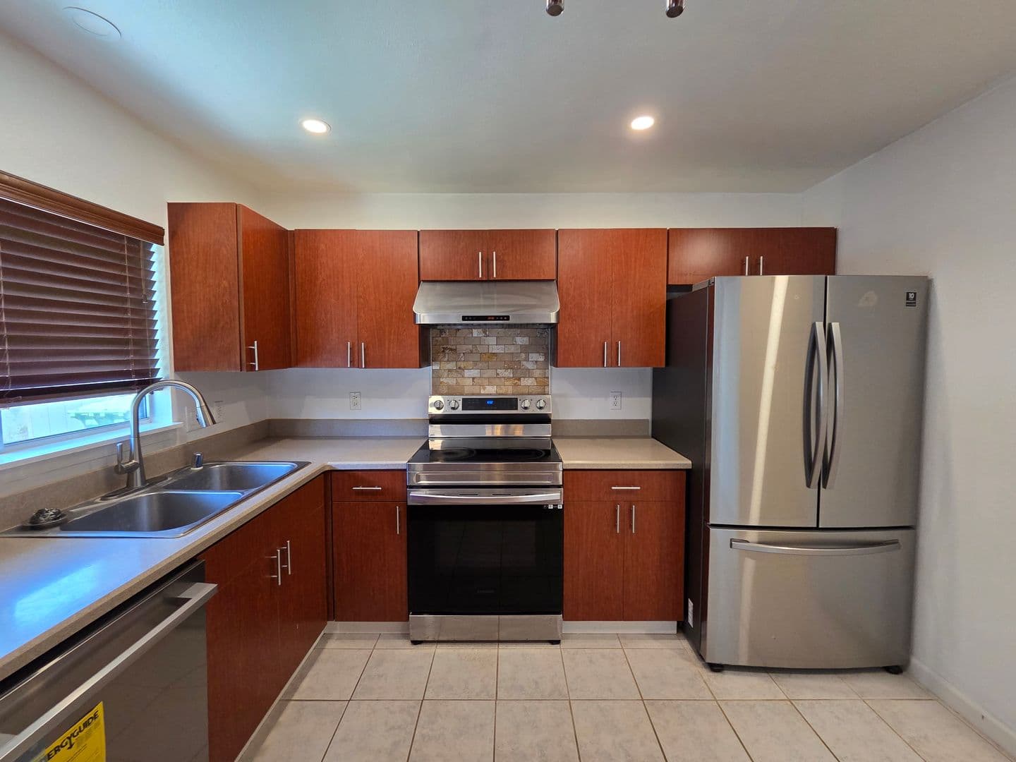 Waipahu House: 94-205A Huewai Pl
