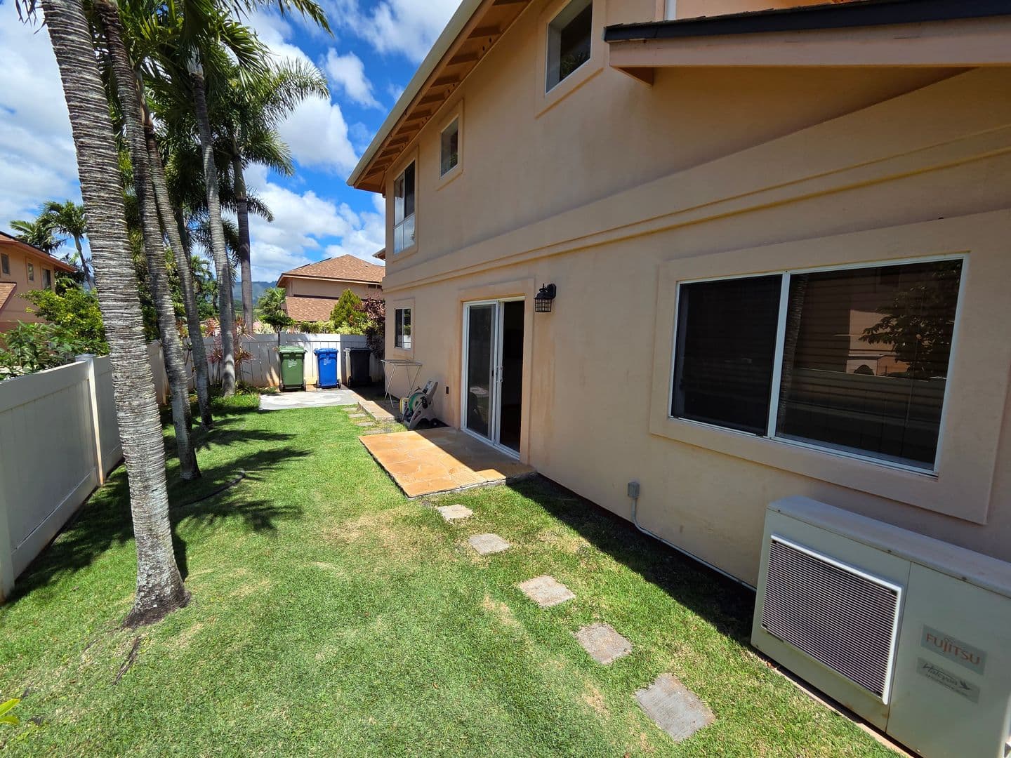 Waipahu House: 94-205A Huewai Pl