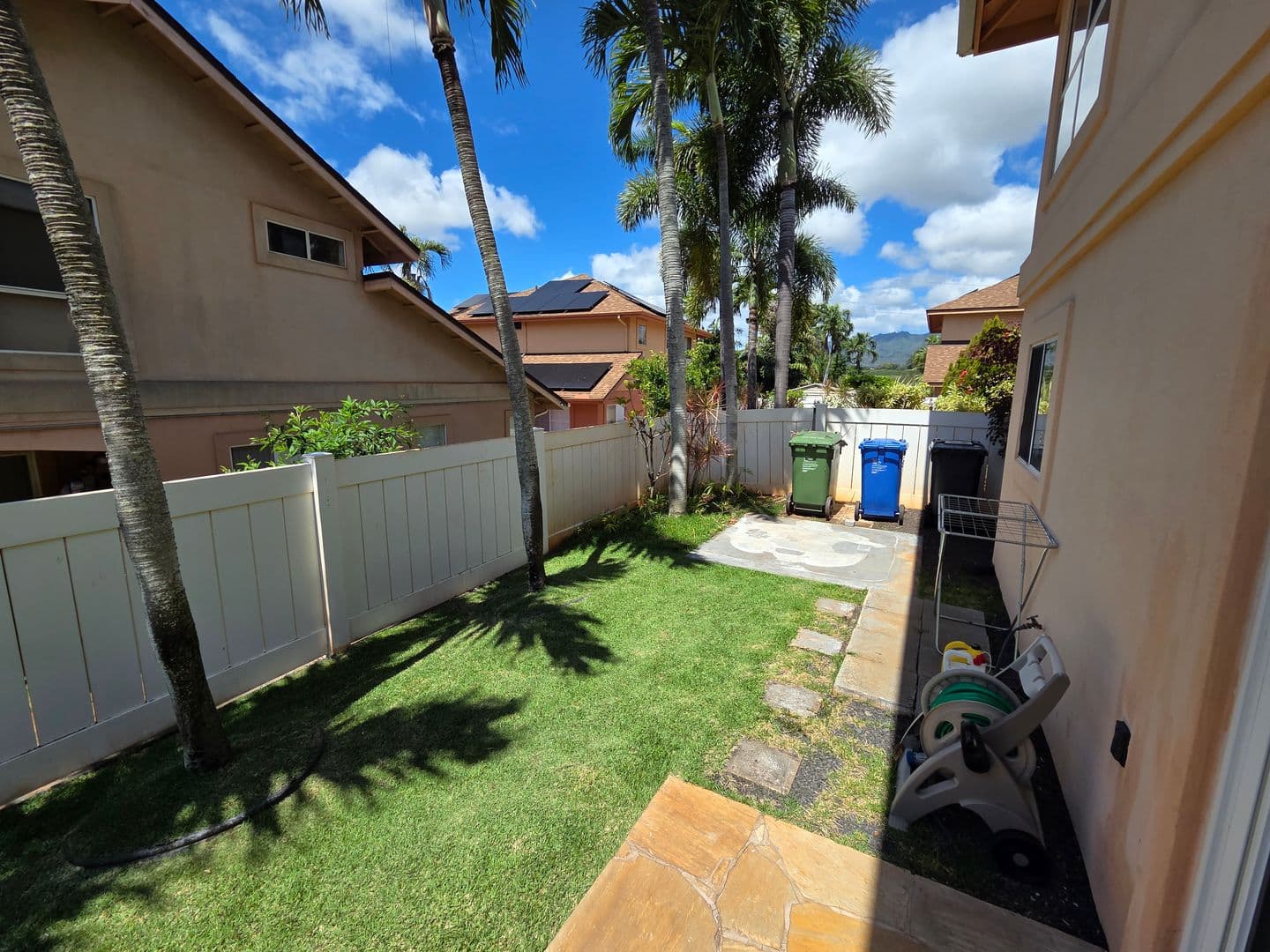 Waipahu House: 94-205A Huewai Pl