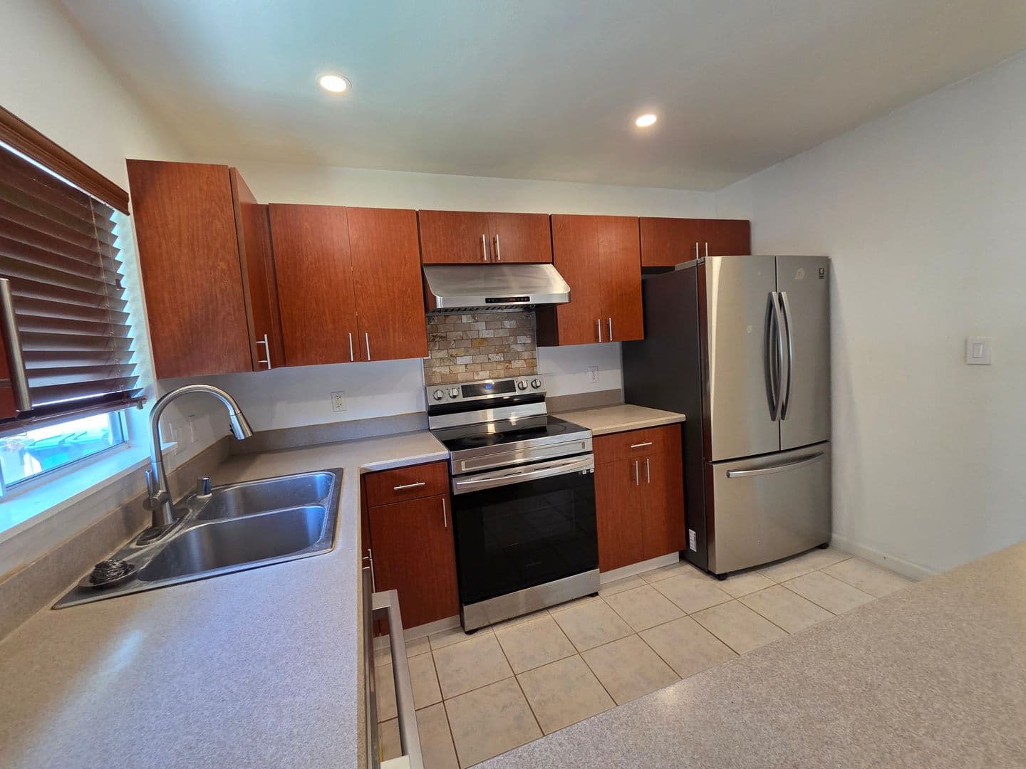 Waipahu House: 94-205A Huewai Pl