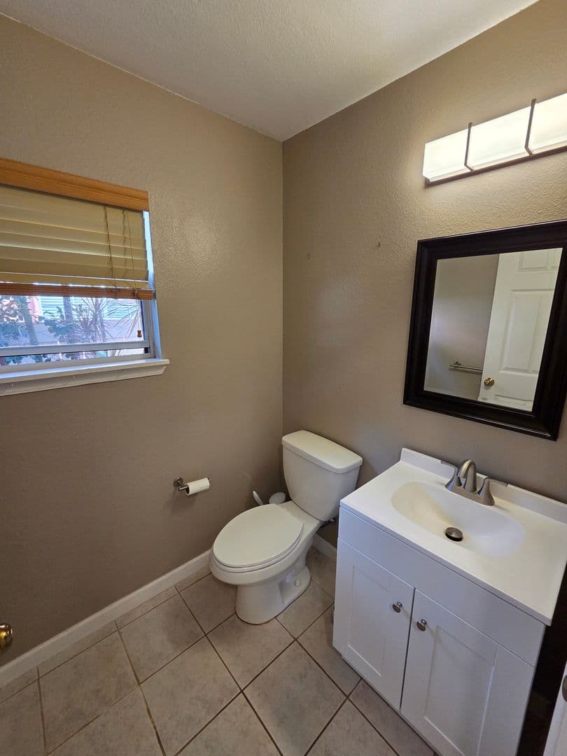 Waipahu House: 94-205A Huewai Pl