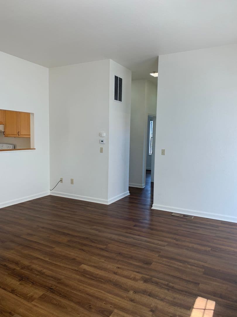 Seaside Apartment: 555 Broadway Ave