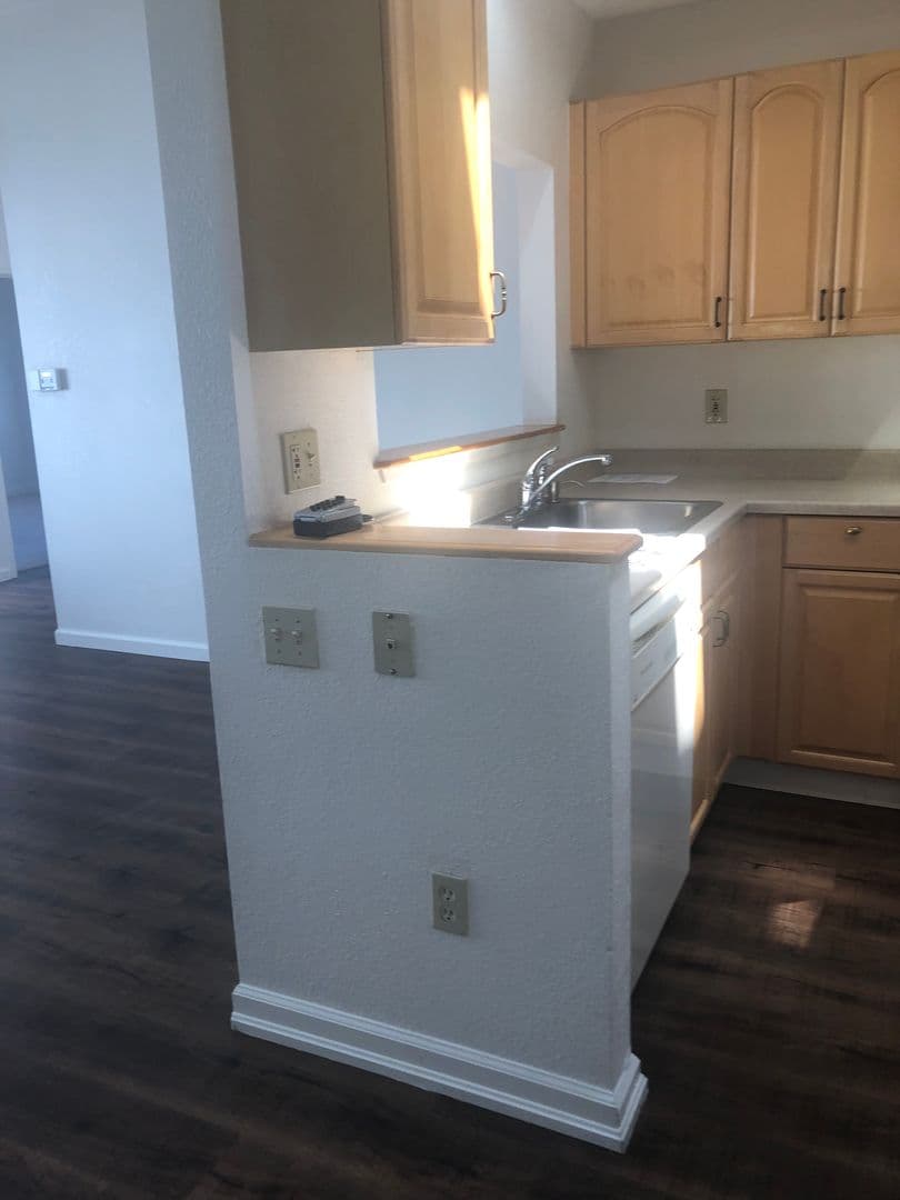 Seaside Apartment: 555 Broadway Ave