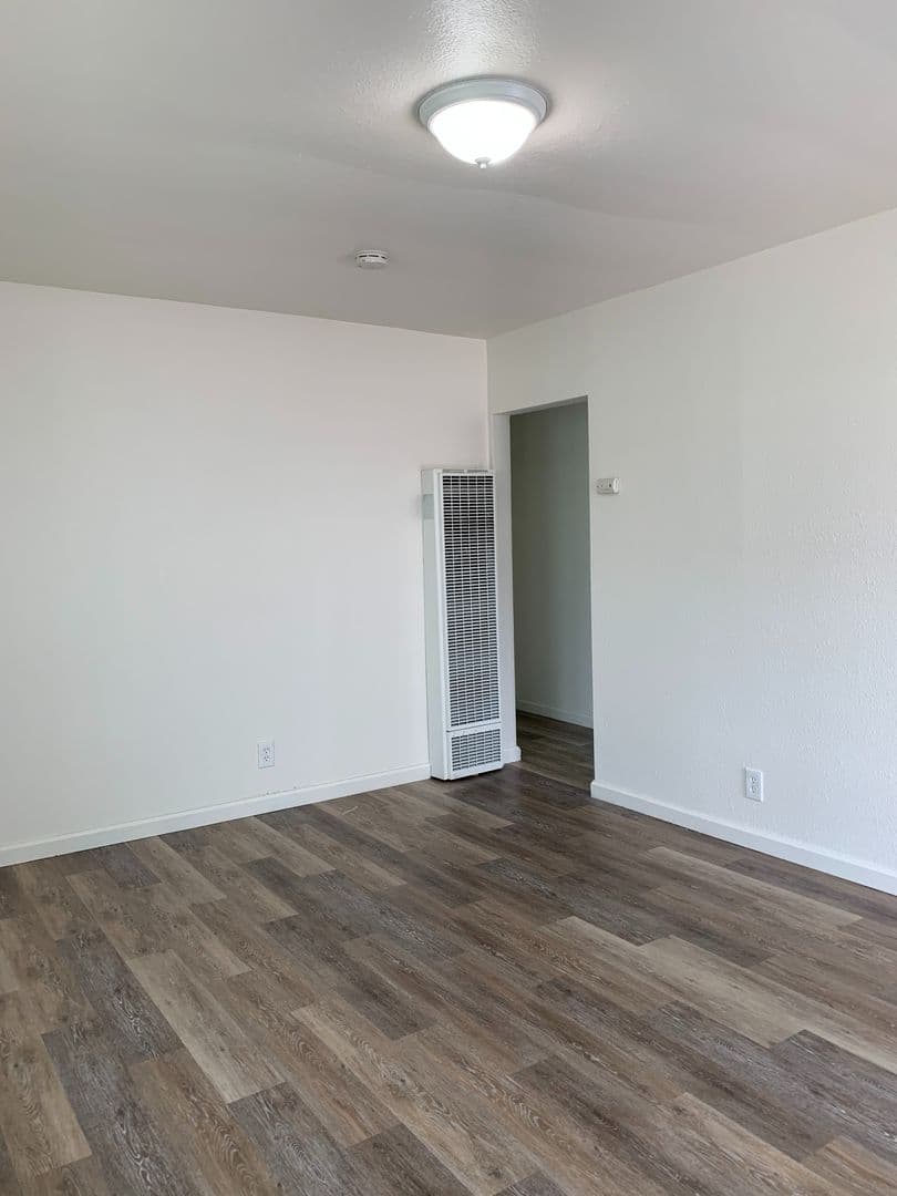Monterey Apartment: 414 Ramona Ave