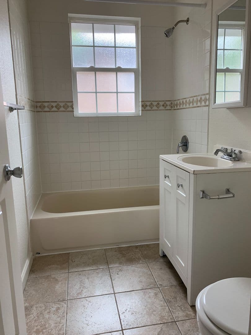 Monterey Apartment: 414 Ramona Ave
