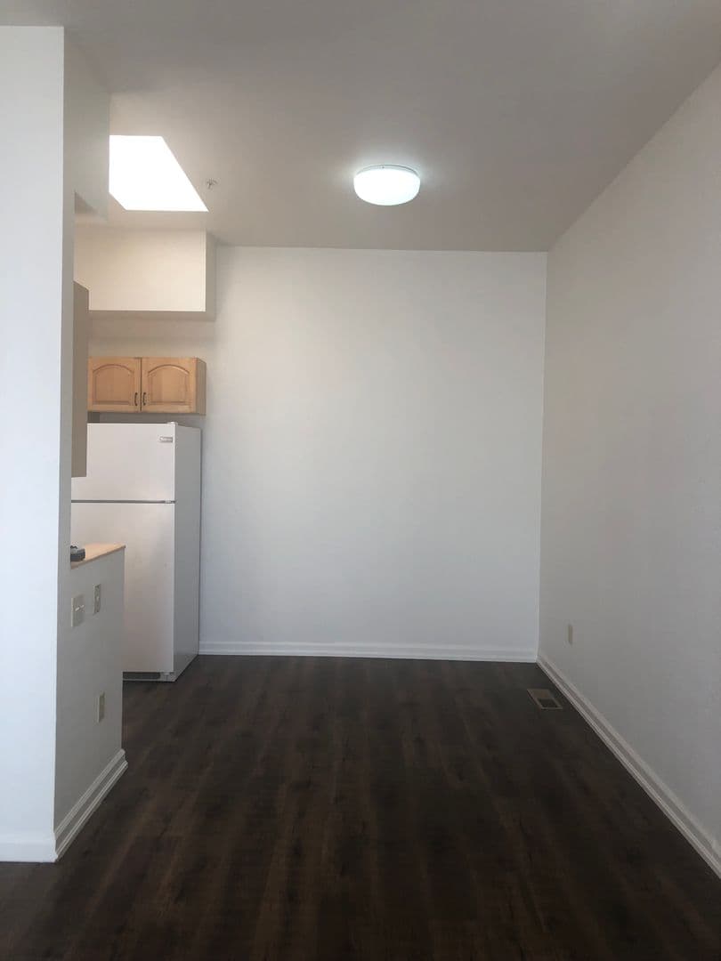 Seaside Apartment: 555 Broadway Ave