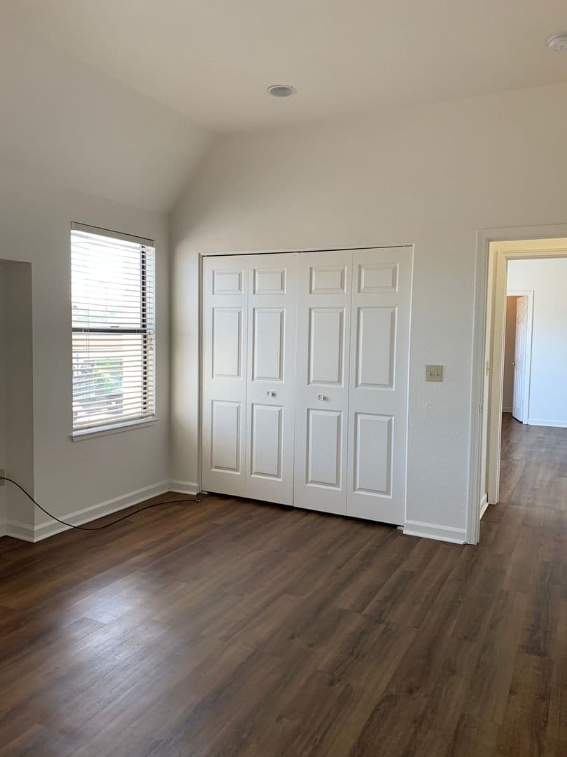 Seaside Apartment: 555 Broadway Ave