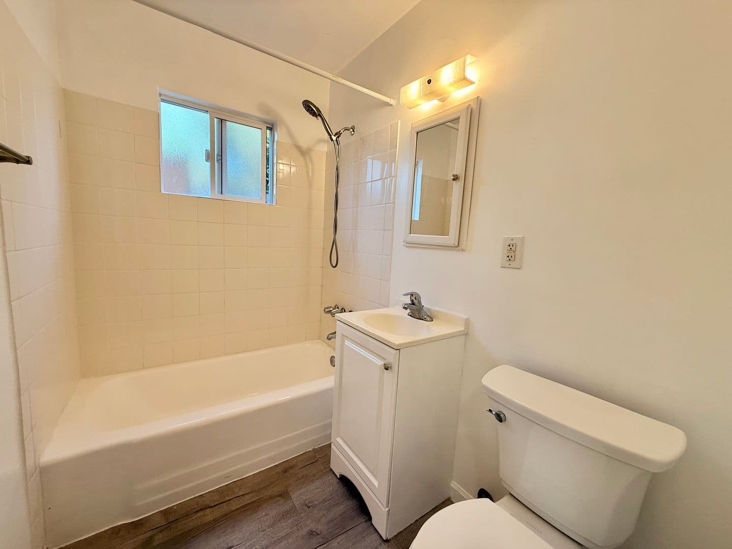 Oceanside Apartment: 419-421 Brooks St