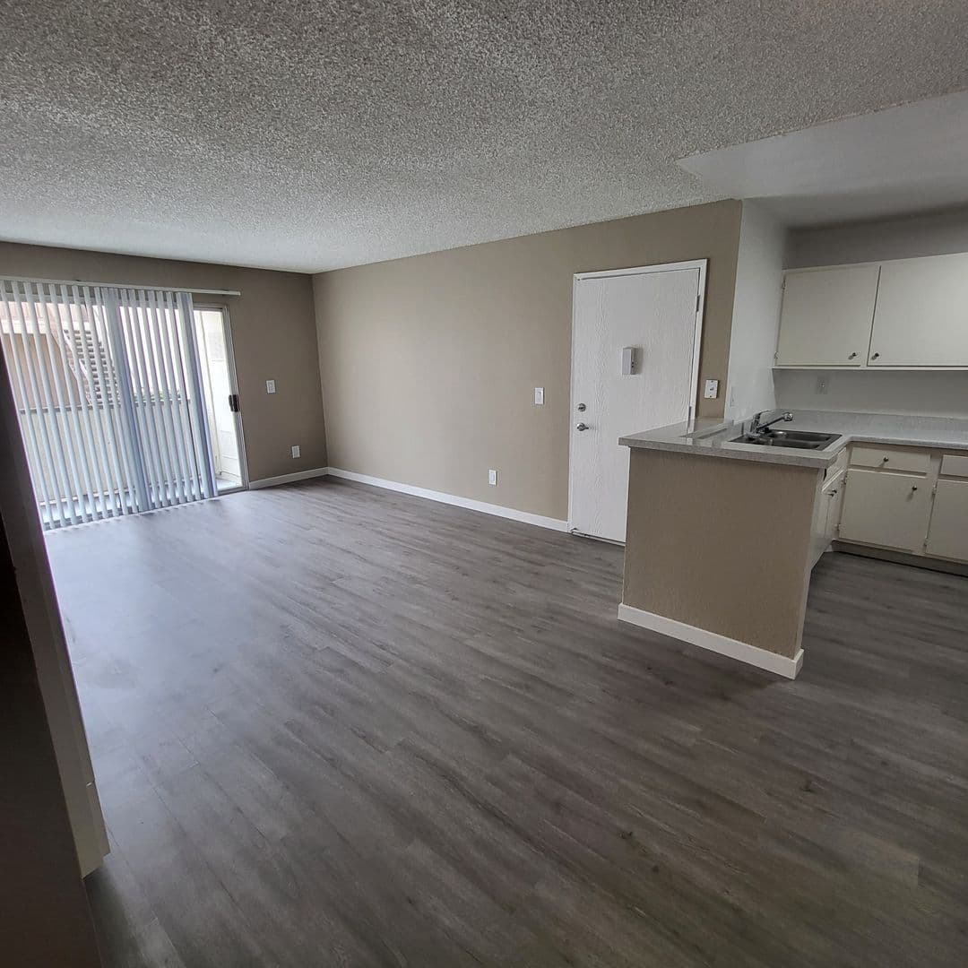 Chula Vista Apartment: 652 Moss St