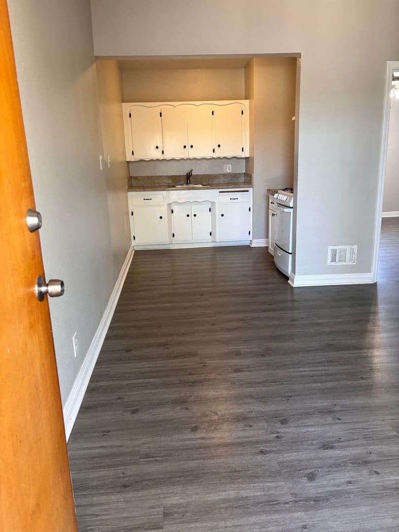 Downey Apartment: 7348-7352 Neo St