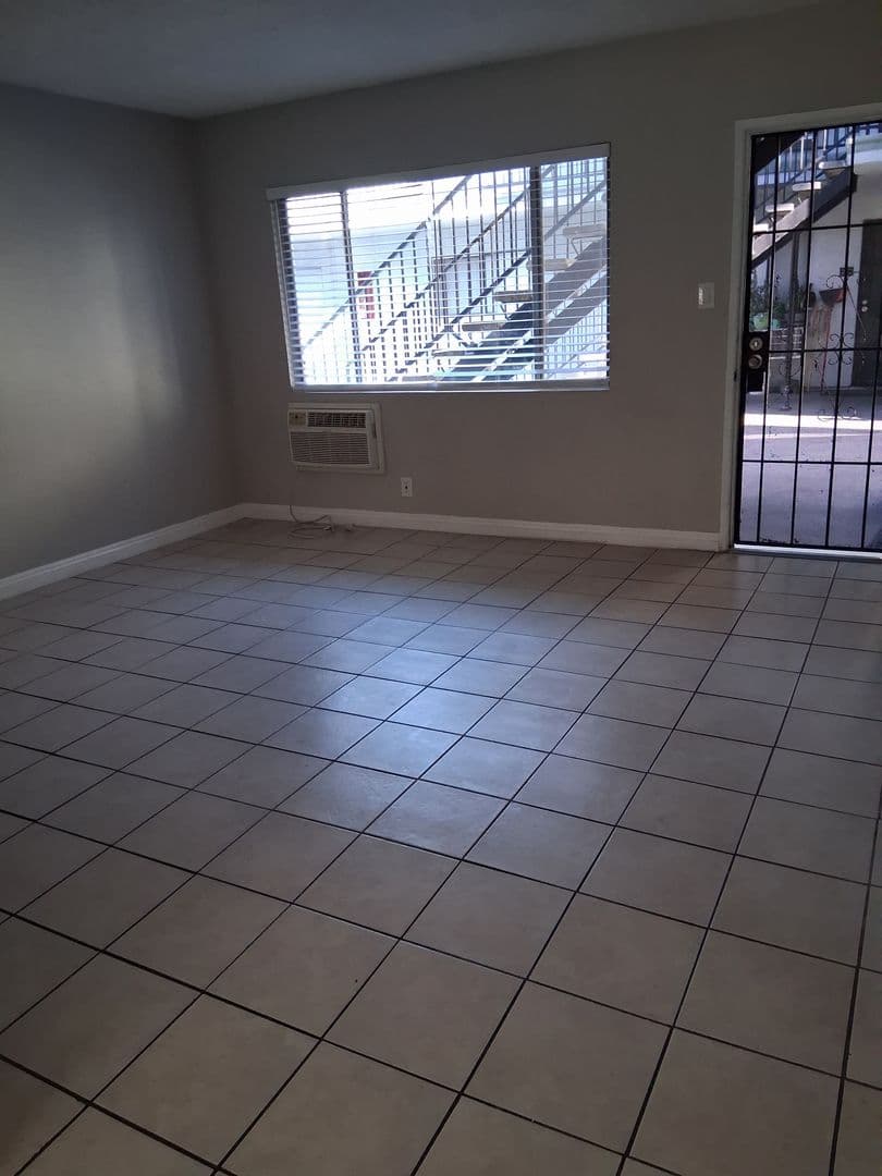 Paramount Apartment: 16619-16621 Downey Ave