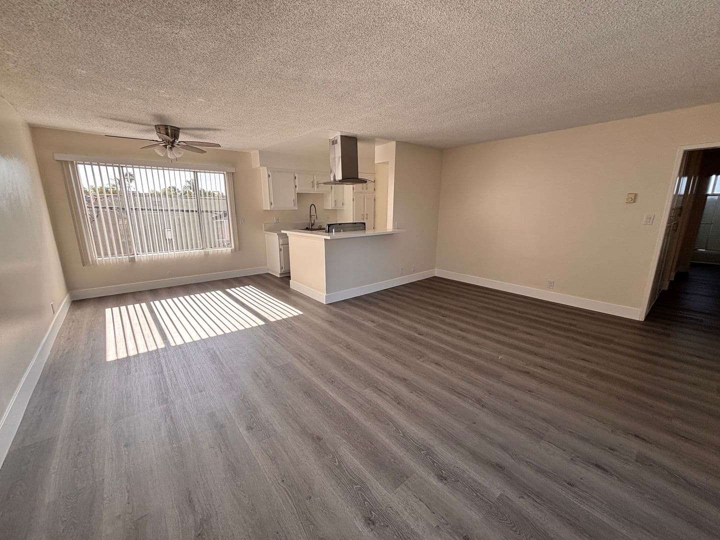 Long Beach Apartment: 1600 N Stanton Pl