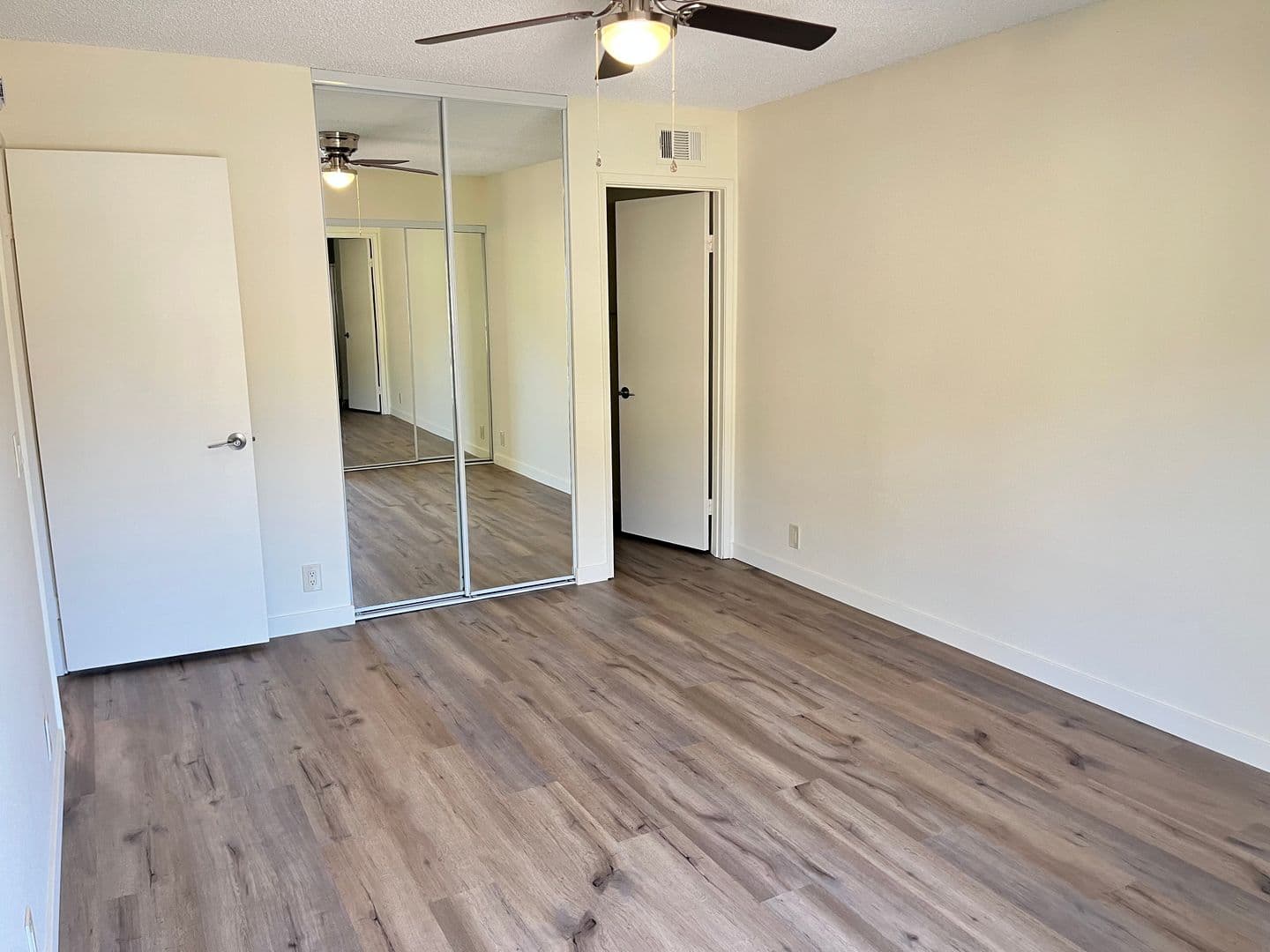 San Diego House: 2358 Adirondack Row #06