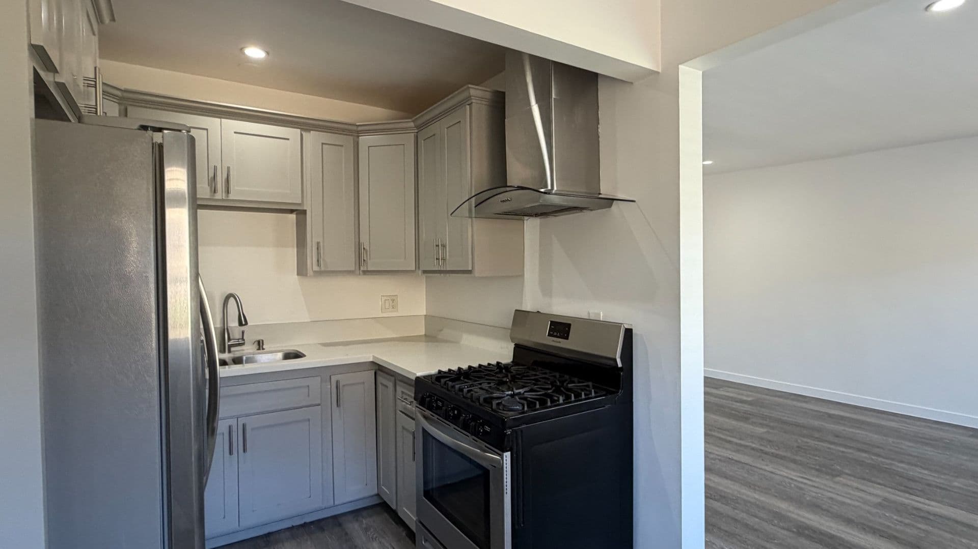 Gardena Apartment: 1481 W 179th St