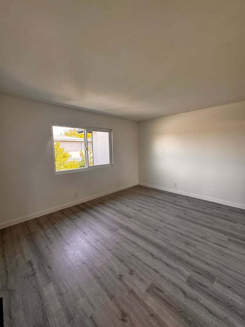 Huntington Beach Apartment: 7681 Ellis Ave