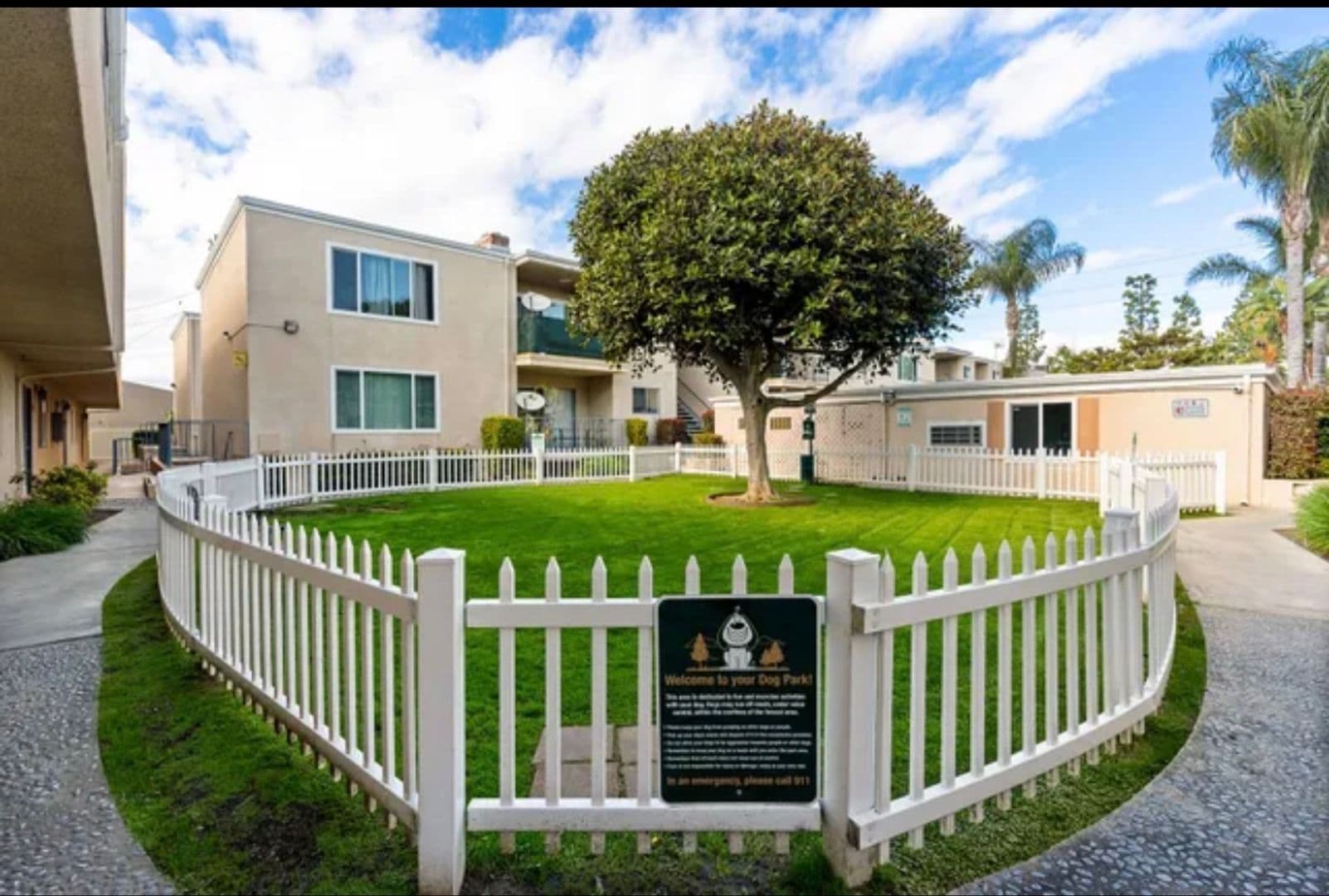 Downey Apartment: 9070 East Florence Ave