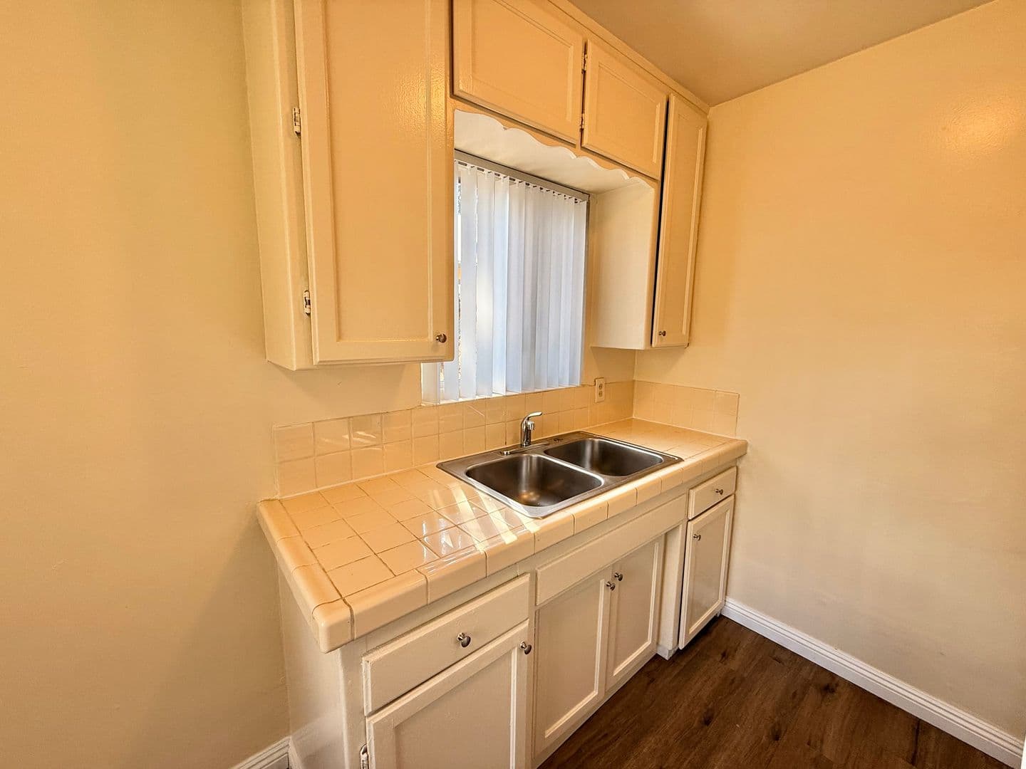 Oceanside Apartment: 419-421 Brooks St