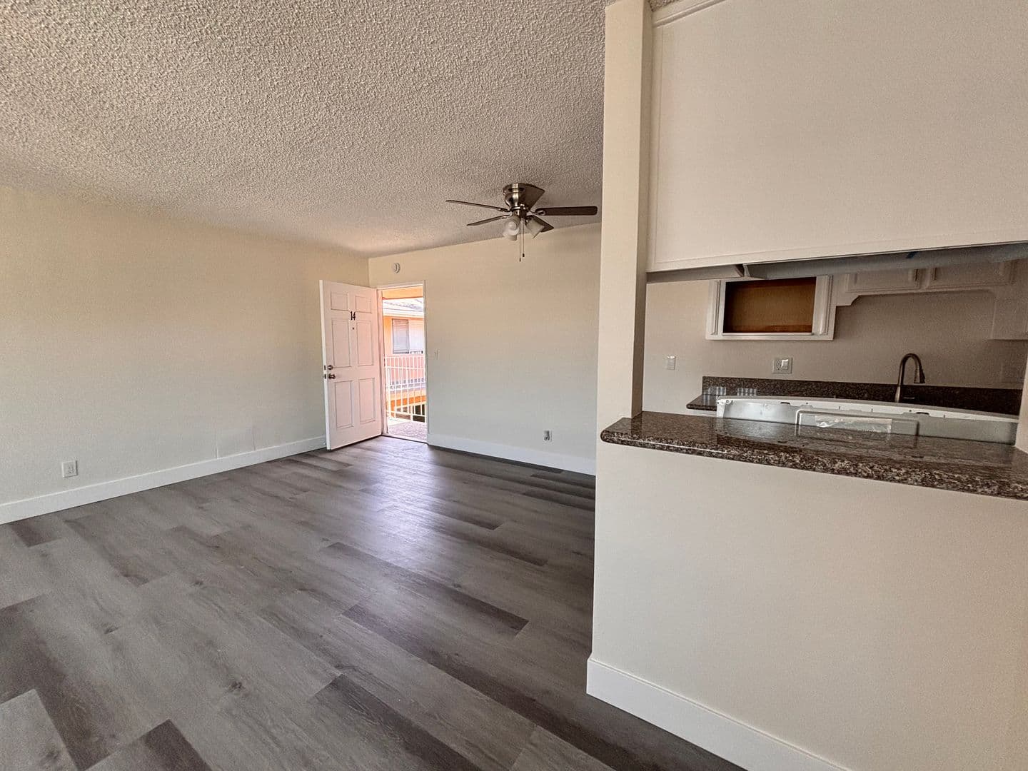 Long Beach Apartment: 1133 Freeman Ave