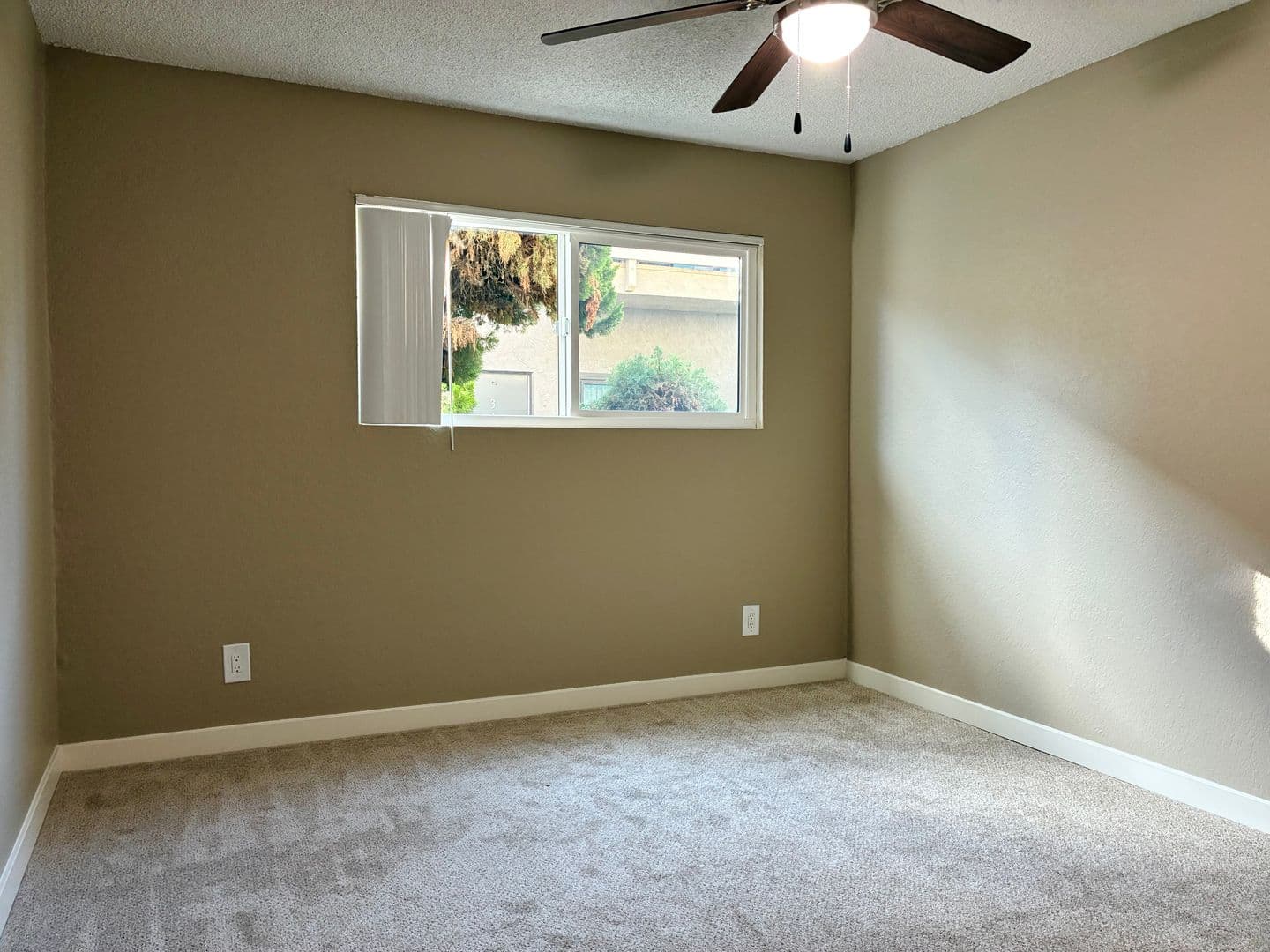 Chula Vista Apartment: 1486 Broadway Ave