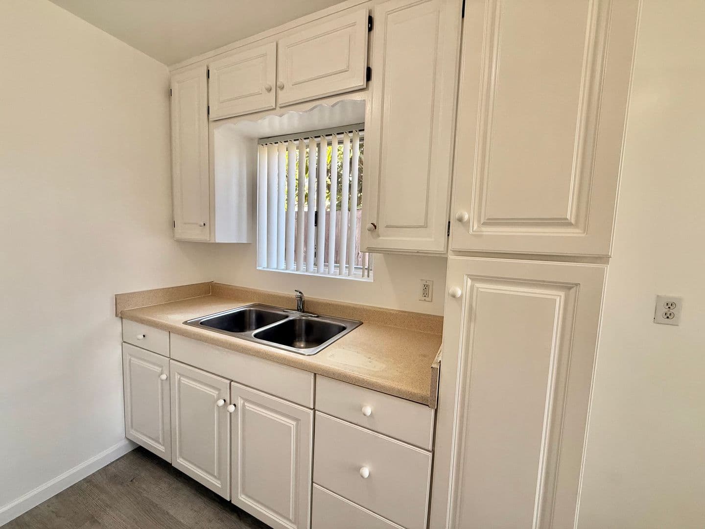 Oceanside Apartment: 419-421 Brooks St