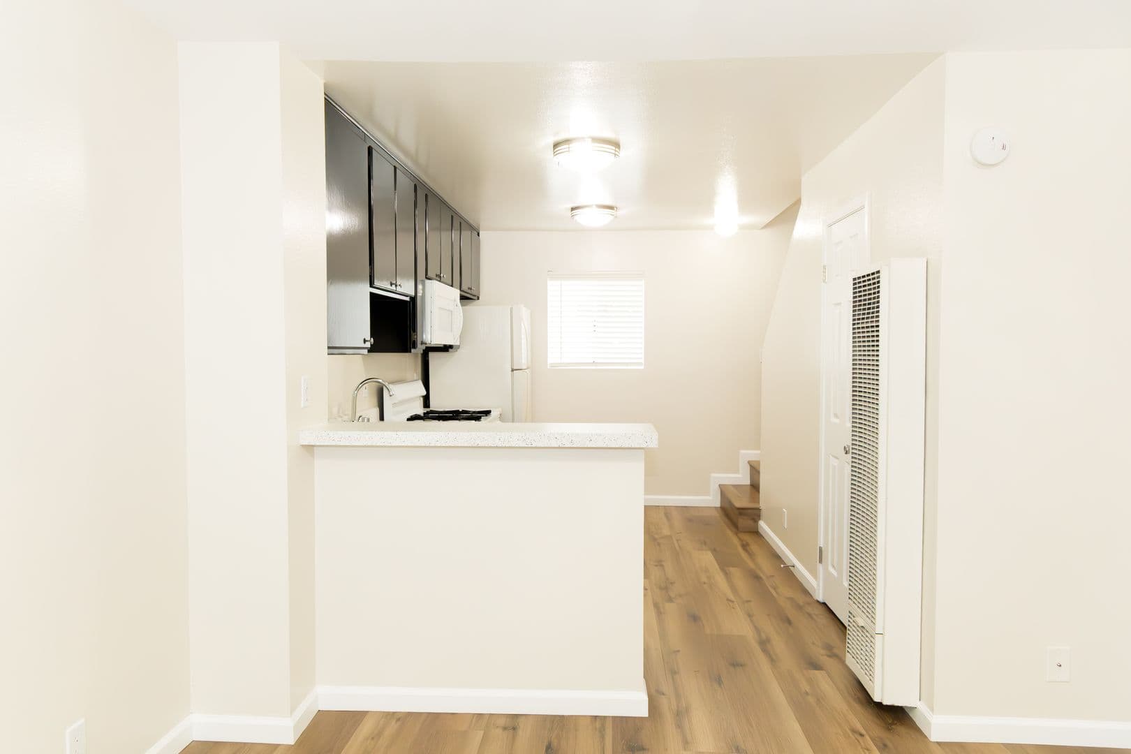 Long Beach Apartment: 3787 E 11th St