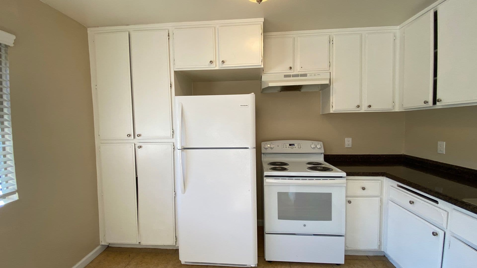 San Diego Apartment: 4960-4970 Auburn Drive