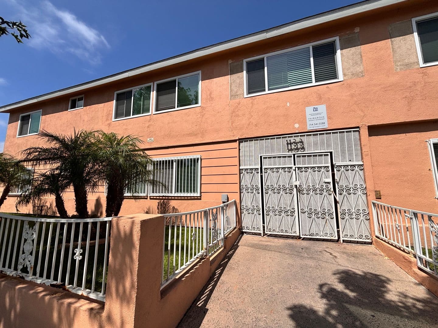 Long Beach Apartment: 1133 Freeman Ave