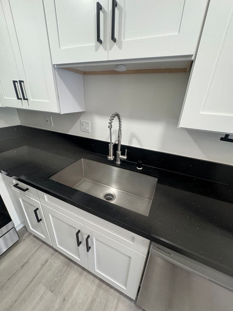 Huntington Beach Apartment: 7681 Ellis Ave