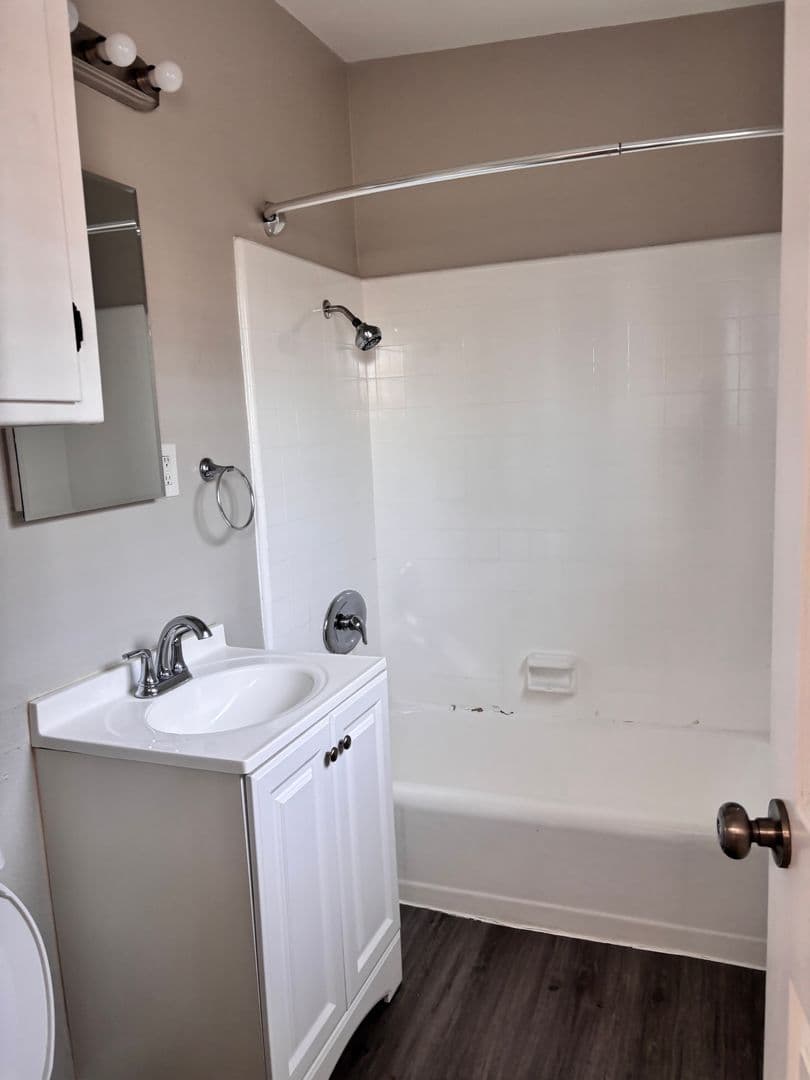 Downey Apartment: 7348-7352 Neo St