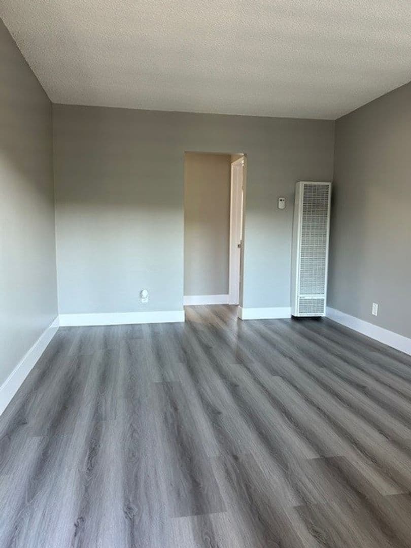 Fullerton Apartment: 1321 S Vine Ave