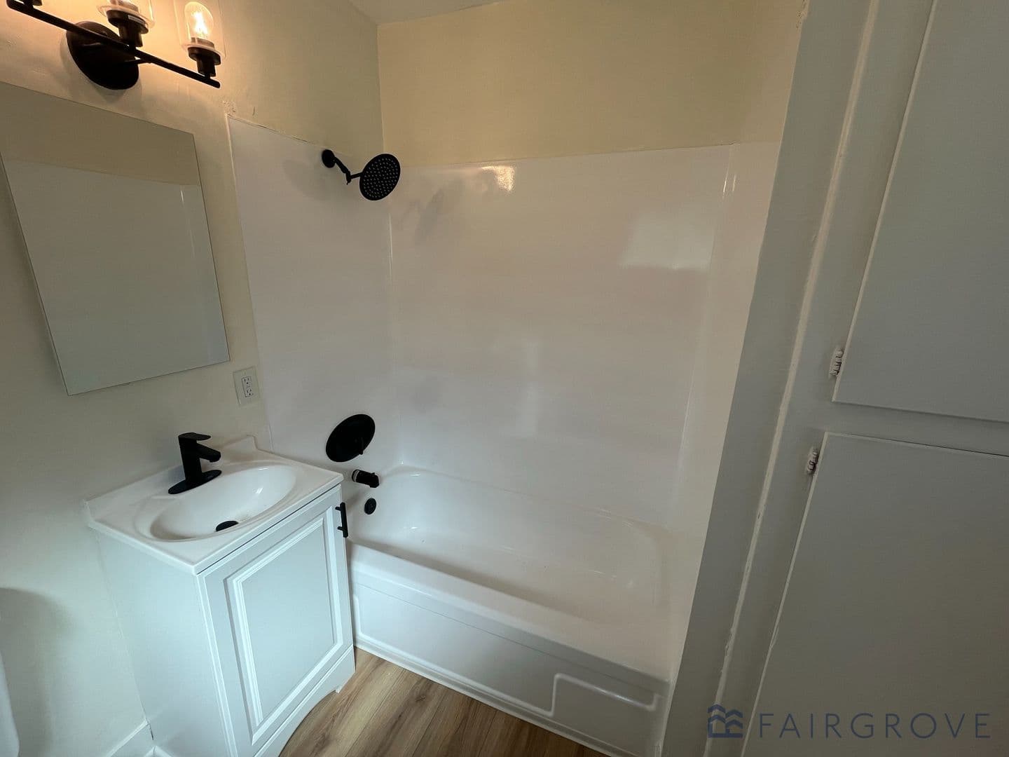 Anaheim Apartment: 937 S Roberts St