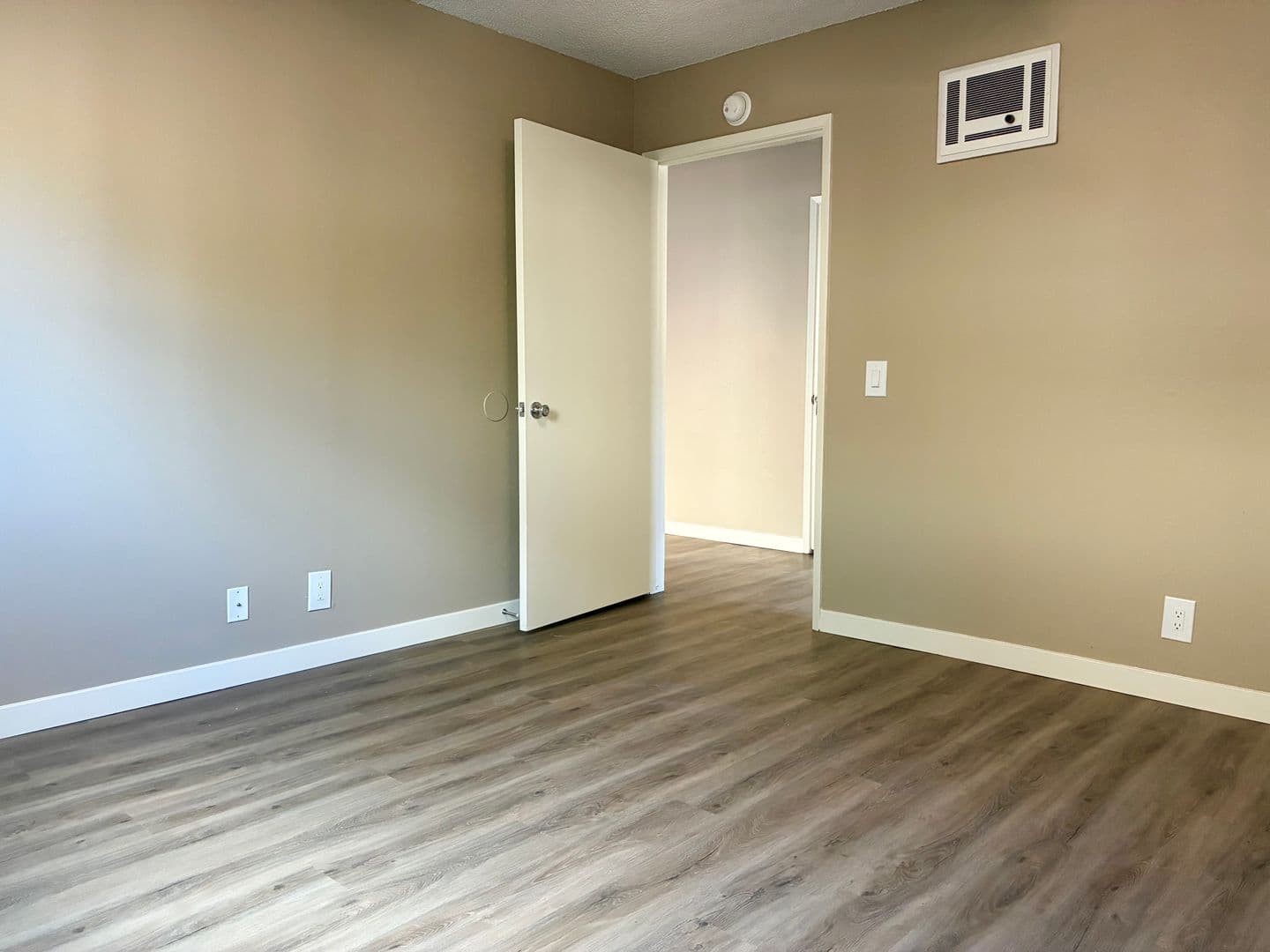 Chula Vista Apartment: 1486 Broadway Ave