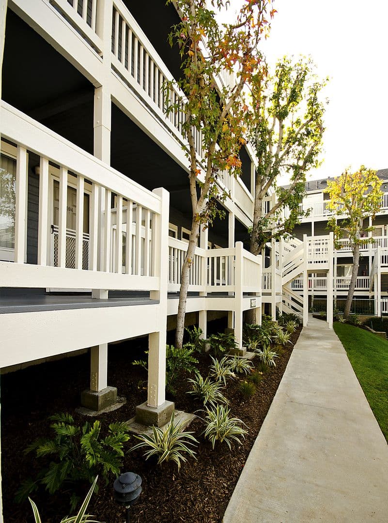 Long Beach Apartment: 3787 E 11th St