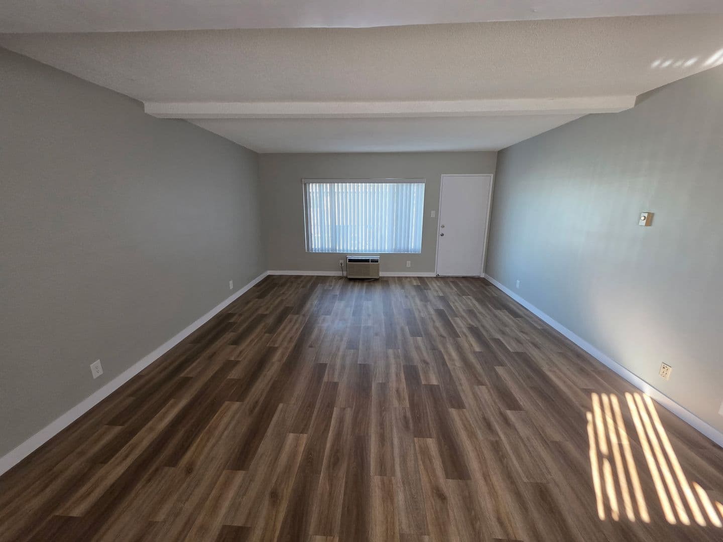 Bellflower Apartment: 9559 Flower St
