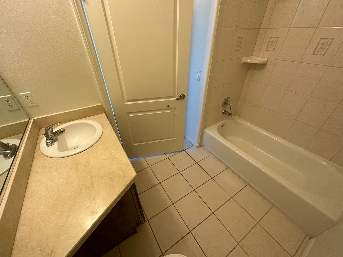Los Angeles Apartment: 689 S Berendo St