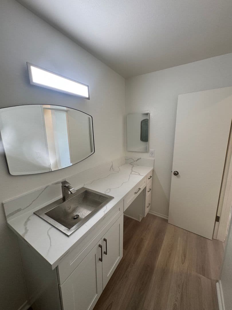 Orange Apartment: 231 W Palmyra Ave