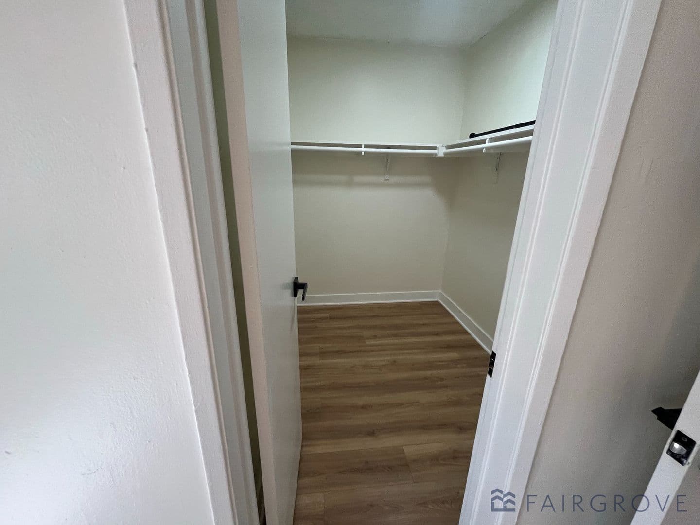 Anaheim Apartment: 937 S Roberts St