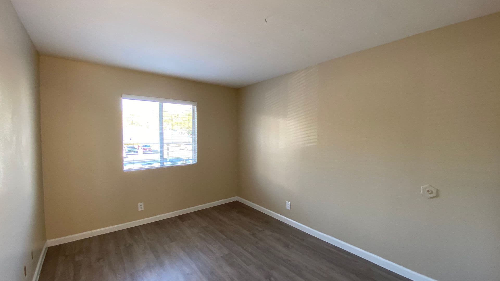 San Diego Apartment: 4960-4970 Auburn Drive