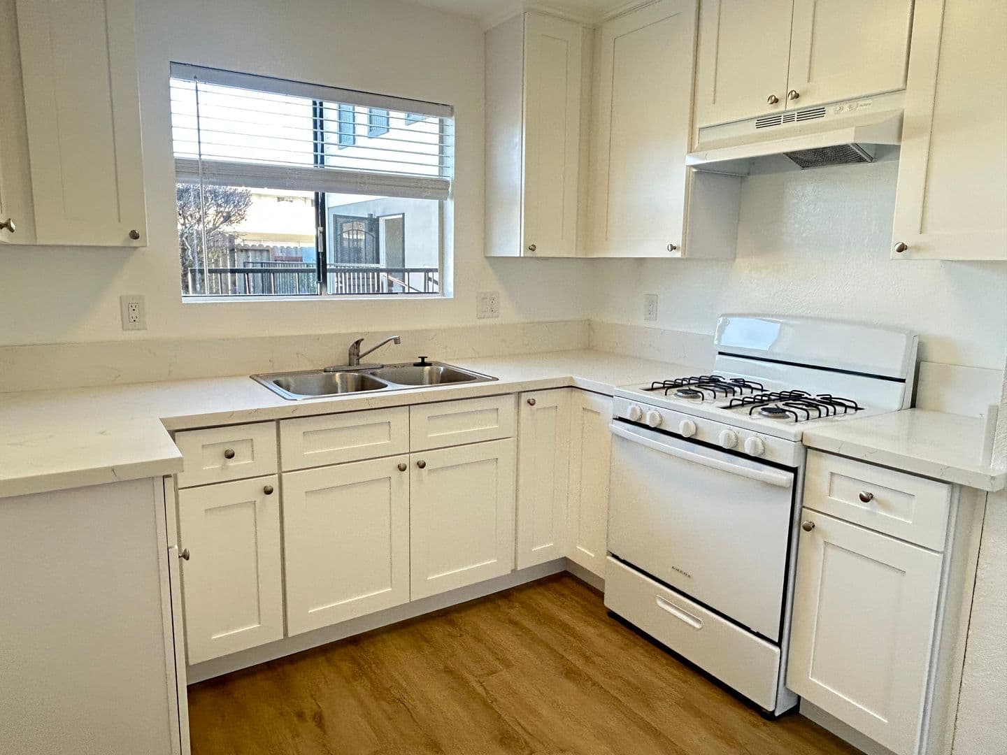 Costa Mesa Apartment: 1940 Wallace Ave