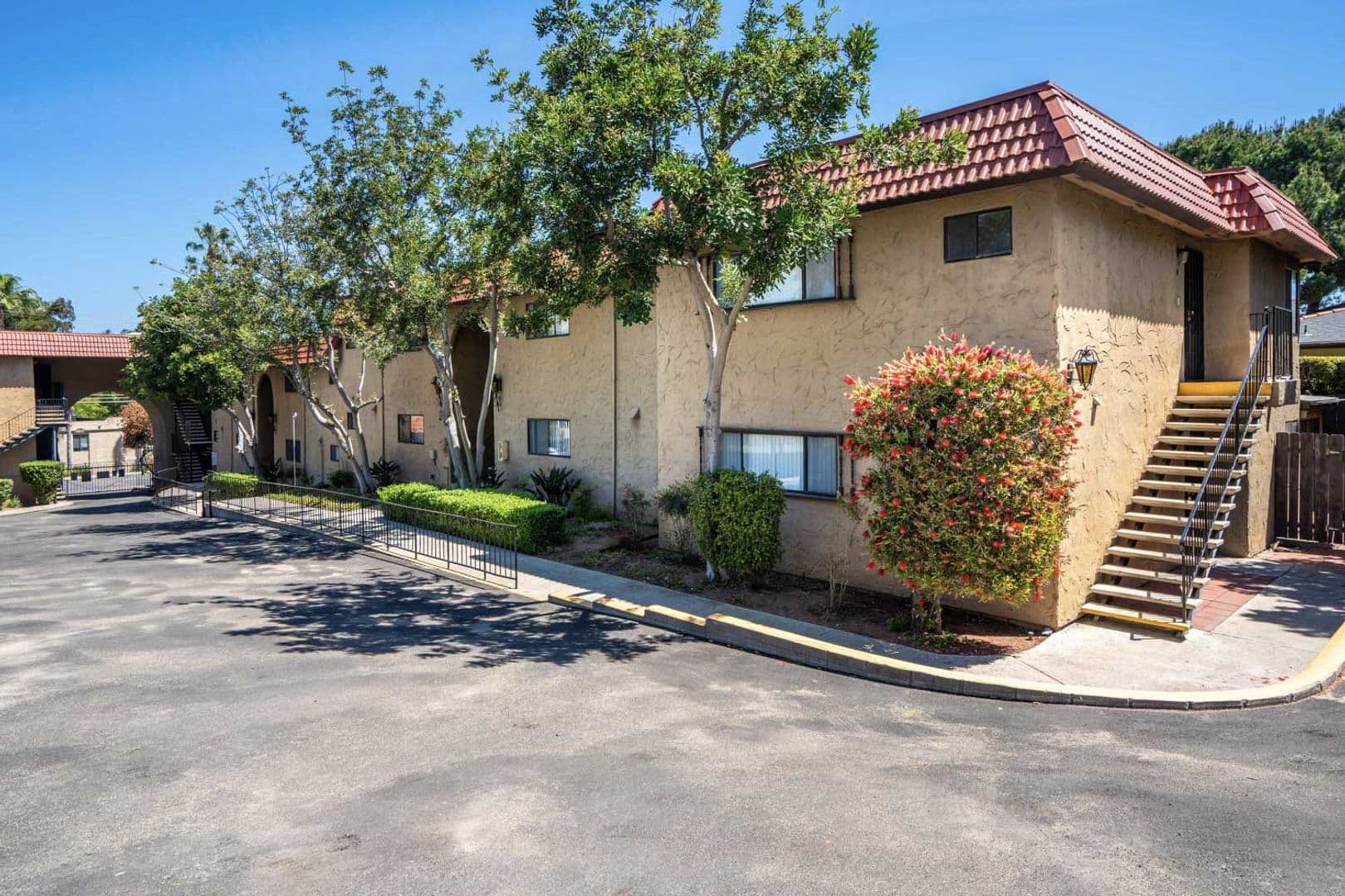 La Mesa Apartment: 8691 Lemon Ave.