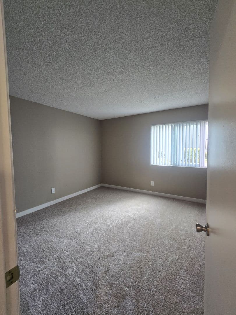 Chula Vista Apartment: 652 Moss St