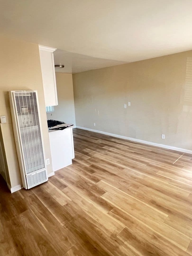 Los Angeles Apartment: 1236 N. Westmoreland