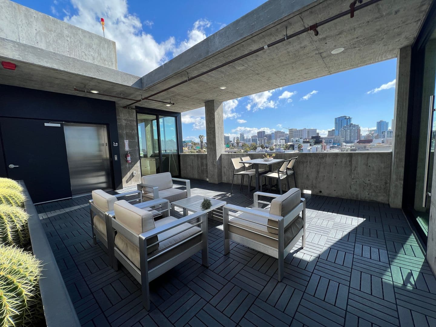 San Diego Apartment: 2120 Columbia St